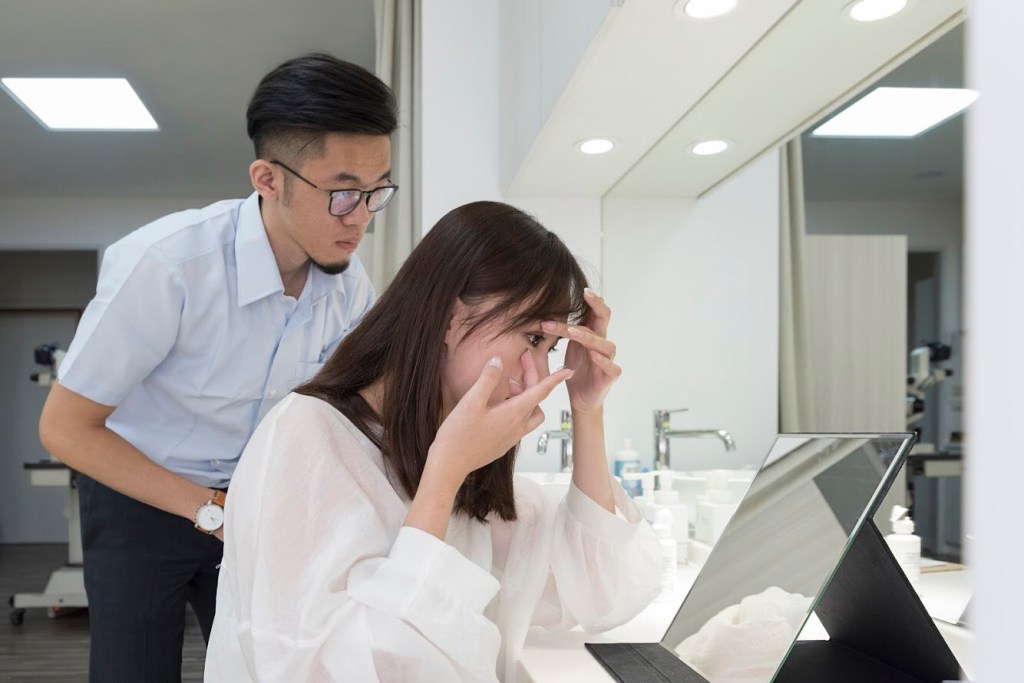 硬式隱形眼鏡和軟式隱形眼鏡的分別