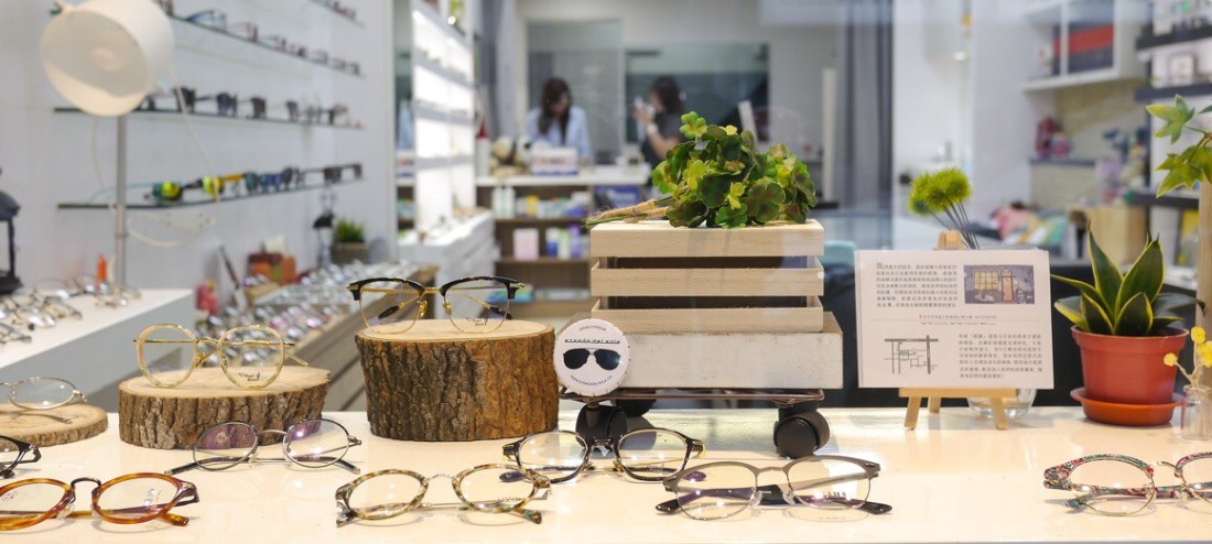 硬式隱形眼鏡矯正比軟式好嗎？常見問答、驗配流程一次看！